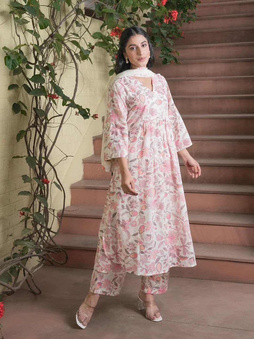 Kemigen Floral Printed V-Neck Cotton Kurta Set