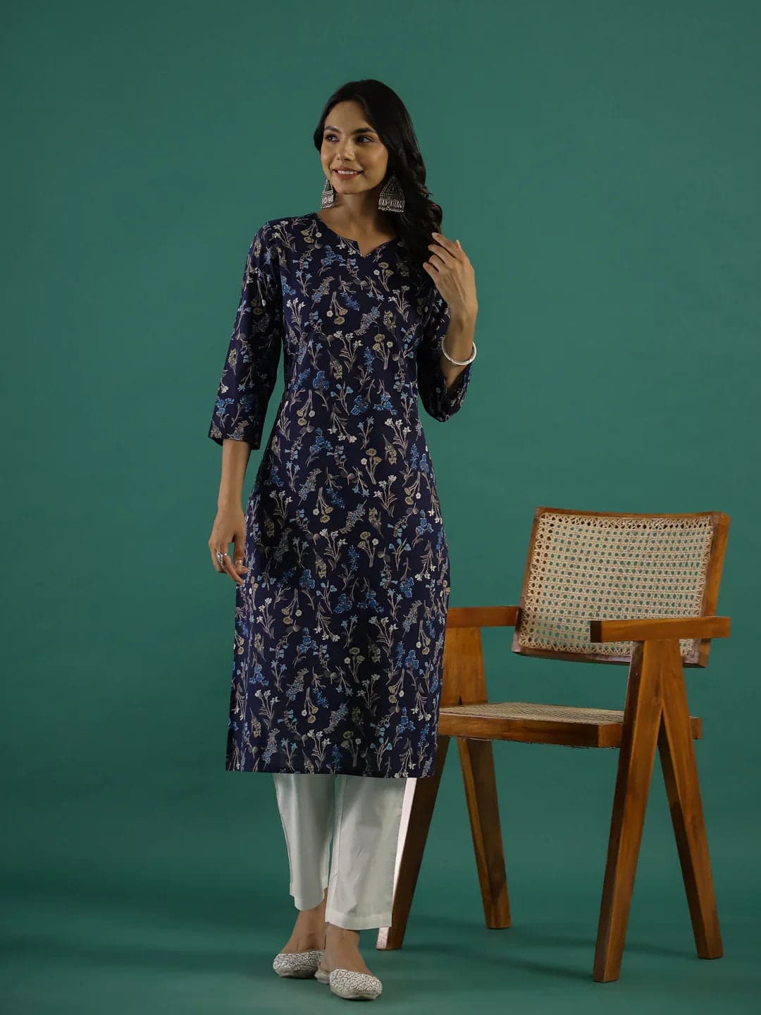 Kemigen Women's Navy Blue Floral Printed Kurta