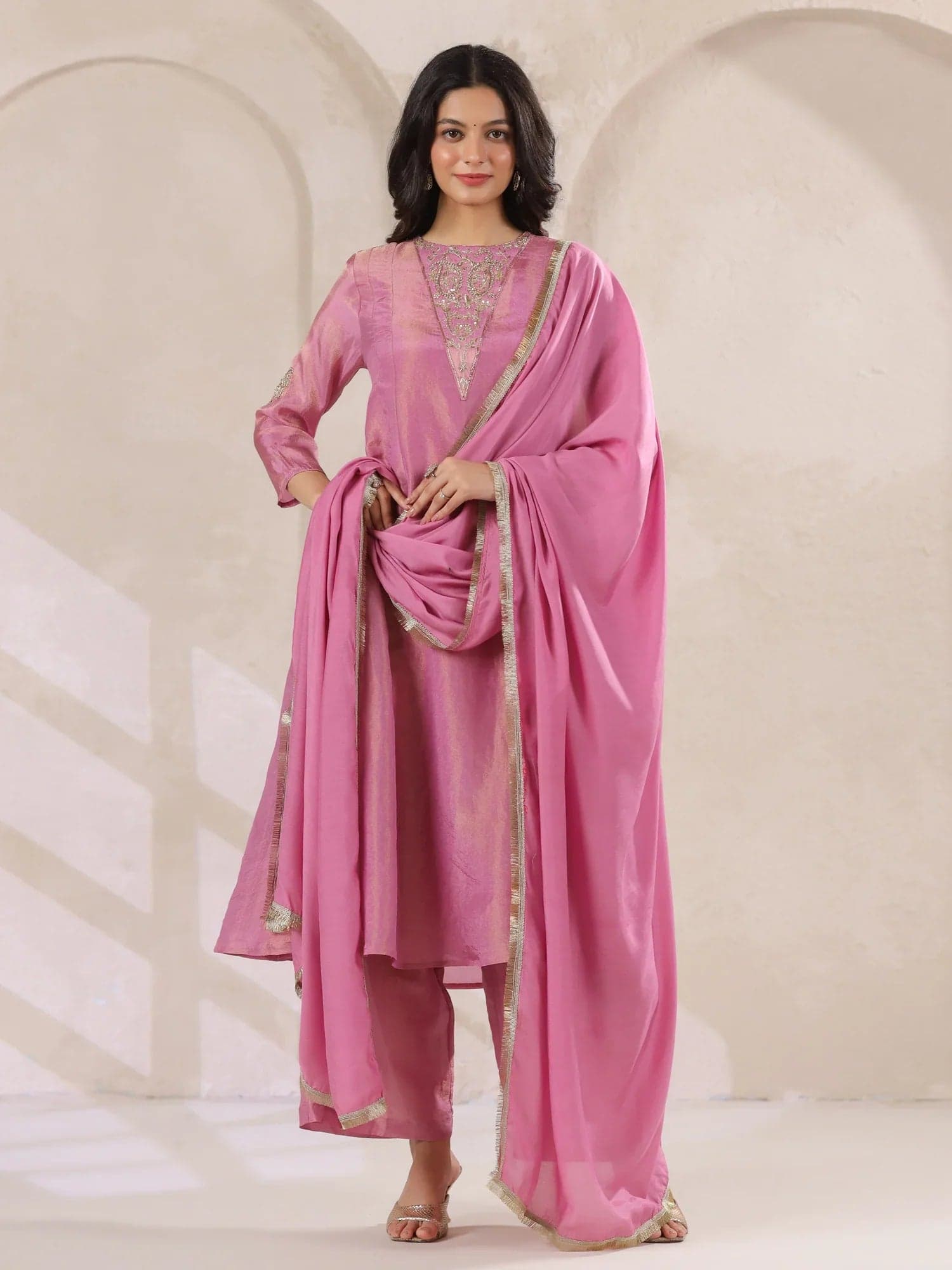 Kemigen Women's Pink Tissue Round Neck Kurta Set With Embroidered