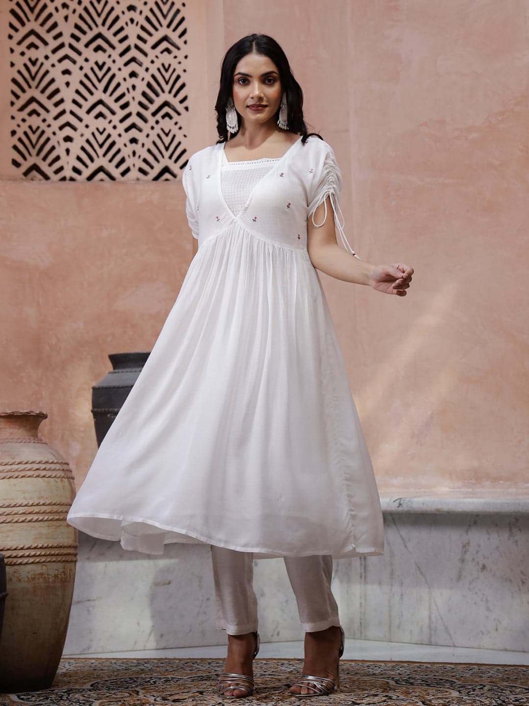 Kemigen Women's Off White V-Neck Straight Solid Kurta Set